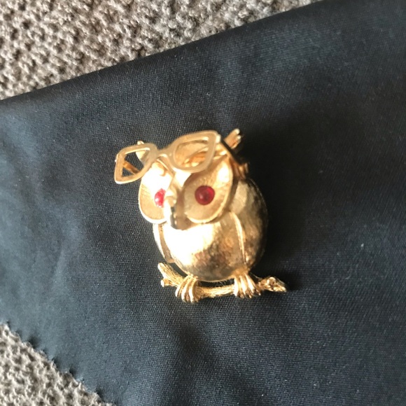 Owl Brooch with moving glasses - Picture 9 of 9